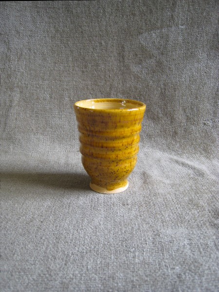 http://www.poteriedesgrandsbois.com/files/gimgs/th-30_GDT011-01-poterie-médiéval-des grands bois-gobelets-gobelet.jpg